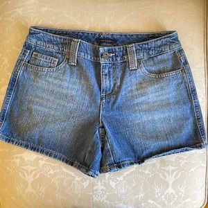 Vintage Tommy Hilfiger Jean Shorts. 90's style.  size 4